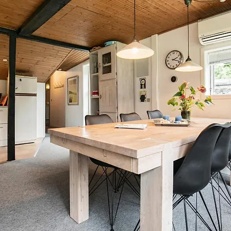 6 Person In * Blåvand